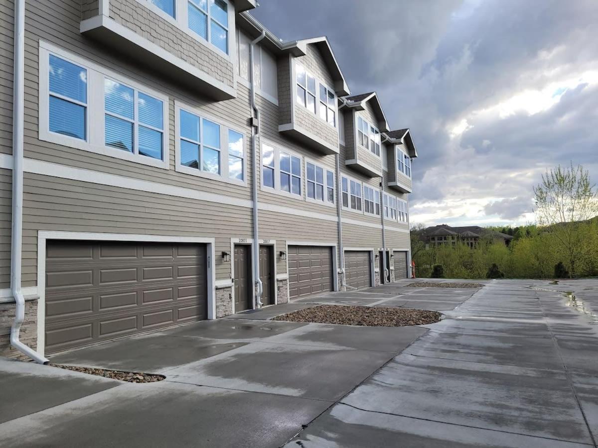 The Meadowlark At Coventry Rows Vila Omaha Exterior foto